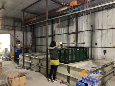 黄江有一家五金店不但没营业执照,还整天“放毒”!环保局说查你没商量!