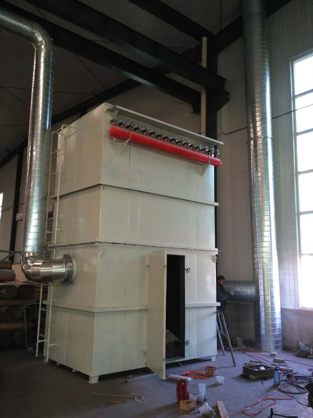 木材加工行业粉尘治理利器 脉冲除尘器的应用与优势